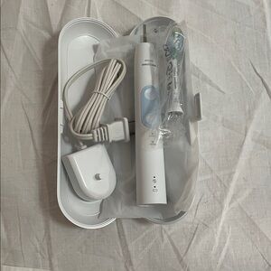Phillips Sonicare Rechargeable electric toothbrush - New
